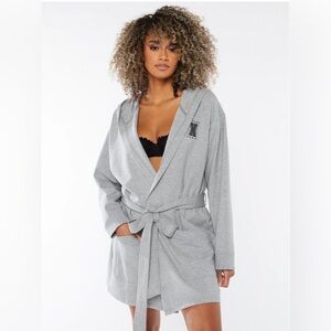 Savage X Fenty Forever Savage Showgirl Short Robe in Platinum Grey, Size M/L